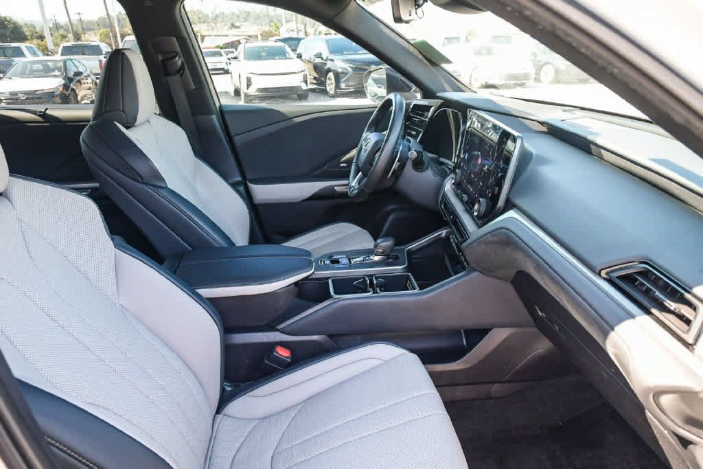 Used 2025 Lexus TX 500h AWD w/ Technology Package image 18