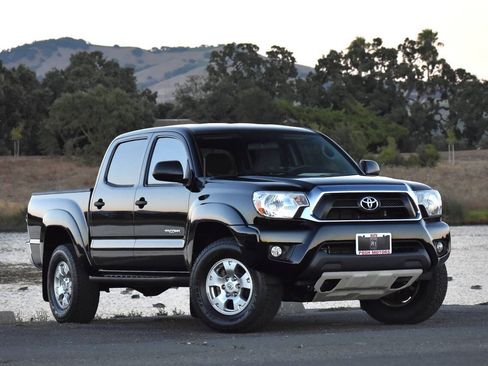 Used 2015 Toyota Tacoma 4x4 Double Cab w/ TRD Off-Road Package image 2