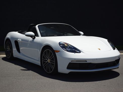 Certified 2024 Porsche 718 Boxster RWD image 9