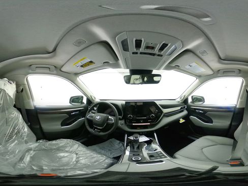 New 2026 Toyota Highlander AWD image 33