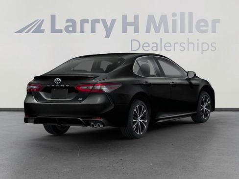 Used 2020 Toyota Camry SE w/ Carpet Mat Package FWD image 2