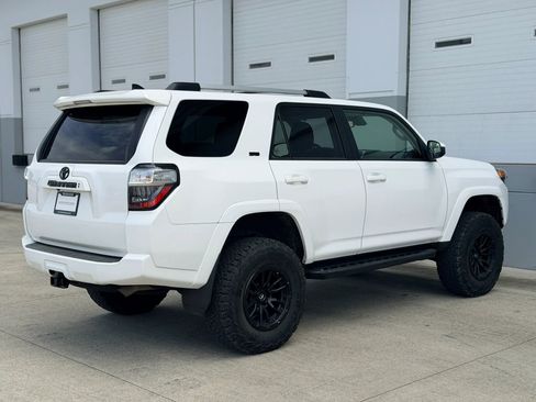 Used 2021 Toyota 4Runner SR5 AWD/4WD image 5