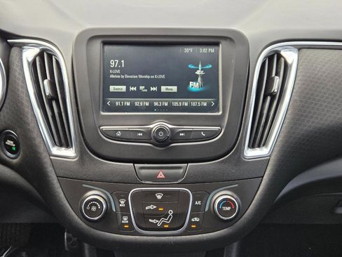 Used 2018 Chevrolet Malibu LT image 21