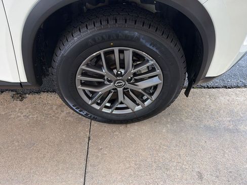 Used 2022 Nissan Rogue S AWD/4WD image 37