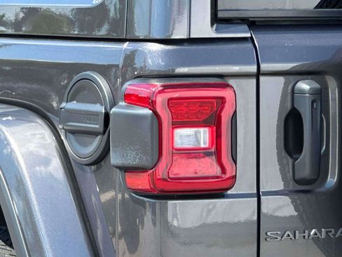 Used 2025 Jeep Wrangler Unlimited Sahara w/ Dual Top Group AWD/4WD image 9