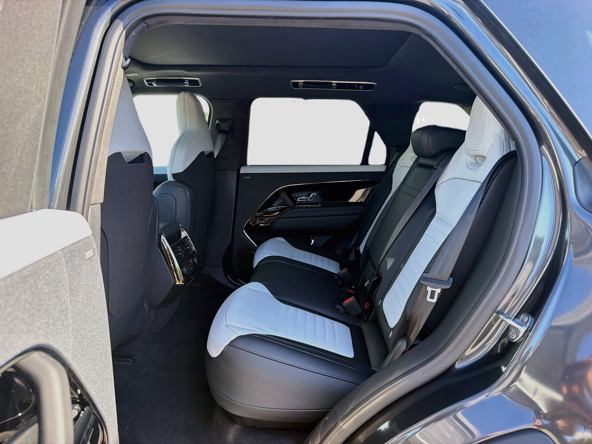 New 2027 Land Rover Range Rover Sport SV AWD/4WD image 22