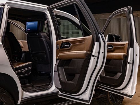 Used 2025 GMC Yukon Denali Ultimate image 29