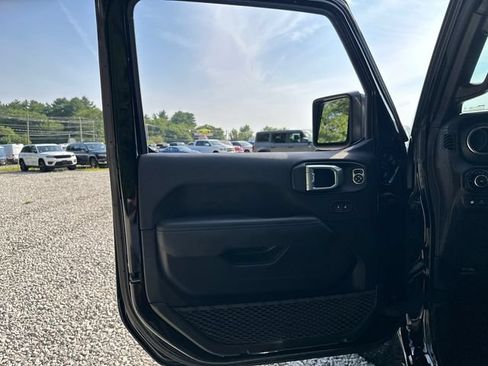 Used 2023 Jeep Wrangler Unlimited Rubicon 4xe w/ Cold Weather Group AWD/4WD image 23
