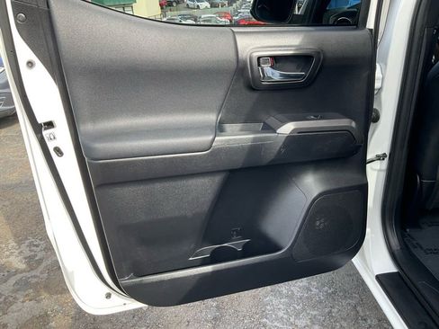 Used 2019 Toyota Tacoma TRD Off-Road w/ TRD Premium Off Road Package image 31