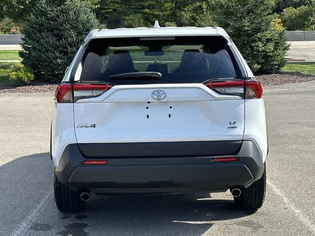 Used 2023 Toyota RAV4 LE AWD/4WD image 4