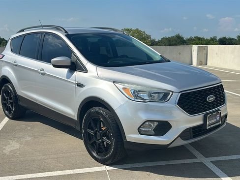 Used 2018 Ford Escape SE w/ SE Sync 3 Package FWD image 14