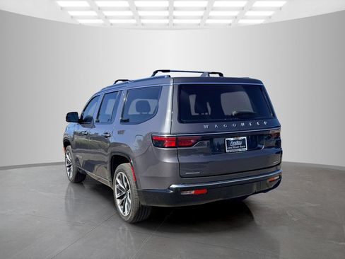 Used 2022 Jeep Wagoneer Series III w/ Premium Group I AWD/4WD image 5