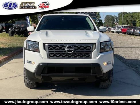 Used 2022 Nissan Frontier SV RWD image 2