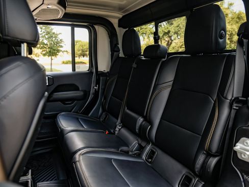 Used 2024 Jeep Gladiator Sport image 70