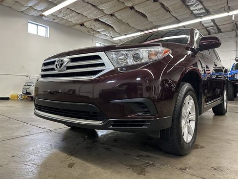 Used 2012 Toyota Highlander SE w/ Tow Pkg image 32