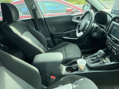 Used 2020 Kia Soul LX FWD image 26