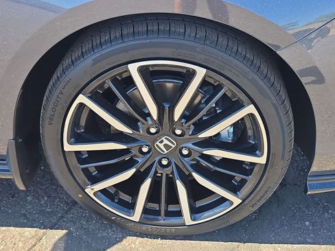 Used 2023 Honda Accord Touring image 10