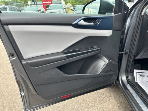 Used 2023 Volkswagen Taos SE w/ Panoramic Sunroof Package AWD/4WD image 16