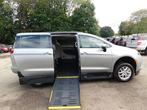 Used 2021 Chrysler Voyager Lxi w/ Cold Weather Group image 2