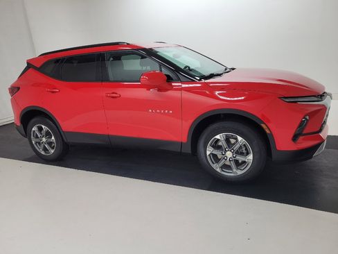 Used 2024 Chevrolet Blazer LT w/ Convenience Package FWD image 11