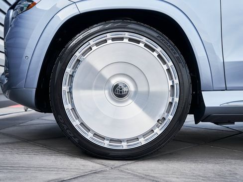 Used 2026 Mercedes-Benz Maybach GLS 600 4MATIC image 3