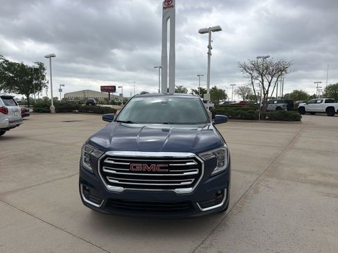 Used 2023 GMC Terrain SLT image 2