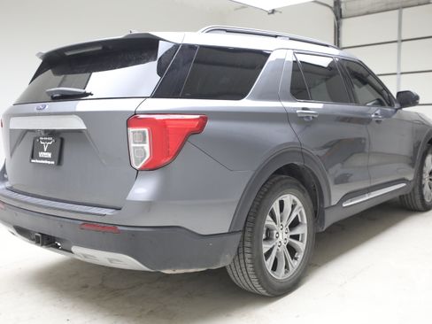 Used 2022 Ford Explorer XLT w/ Equipment Group 202A RWD image 4