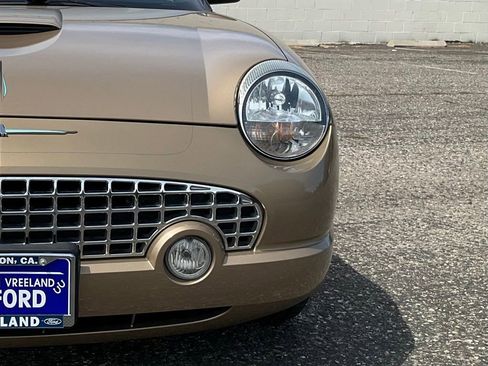 Used 2005 Ford Thunderbird image 22