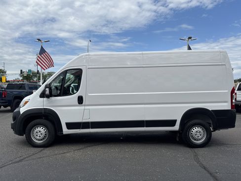 Used 2025 RAM ProMaster 2500 w/ Convenience Group FWD image 4