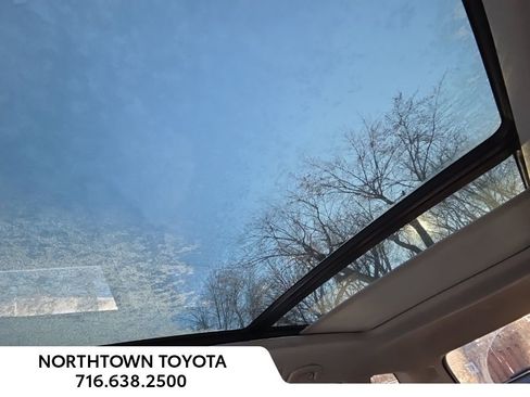 Used 2021 Volkswagen Atlas SEL Premium image 22