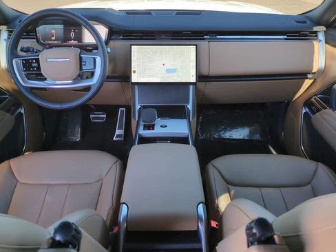 Used 2025 Land Rover Range Rover SE image 14