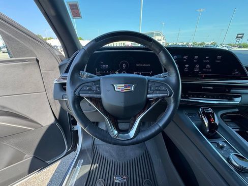 Certified 2023 Cadillac Escalade ESV Premium Luxury AWD/4WD image 18