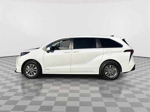 Used 2021 Toyota Sienna LE image 23