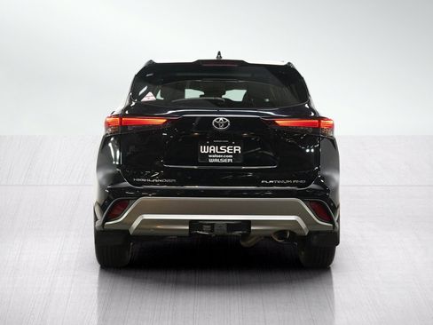 Used 2024 Toyota Highlander Platinum AWD/4WD image 4