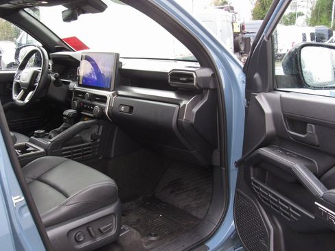 Certified 2025 Toyota 4Runner TRD Off-Road Premium image 17