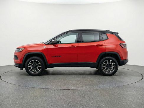 Used 2025 Jeep Compass Trailhawk AWD/4WD image 5