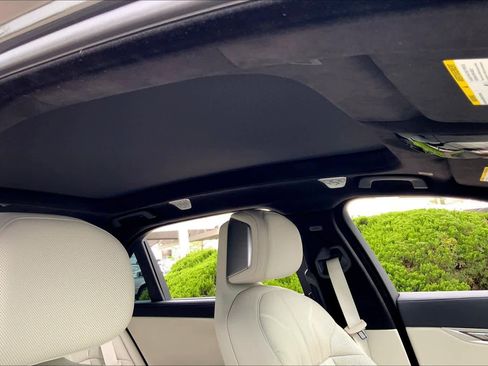 Certified 2025 BMW 760i xDrive w/ Executive Package image 13