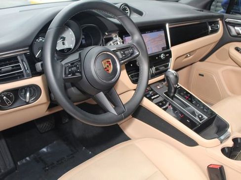 Certified 2022 Porsche Macan S image 4