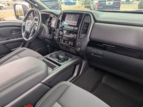 Used 2024 Nissan Titan SV w/ SV Convenience Package image 12