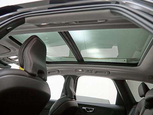 New 2026 Volvo XC60 B5 Ultra w/ Protection Package Premier image 21