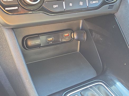 Used 2022 Kia Niro LXS image 25