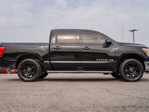 Used 2018 Nissan Titan SV w/ SV Convenience Package image 8