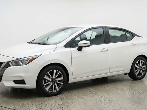 Used 2025 Nissan Versa SV image 3