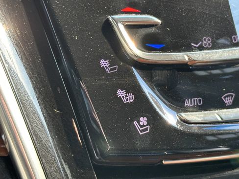 Used 2018 Cadillac Escalade 4WD image 30