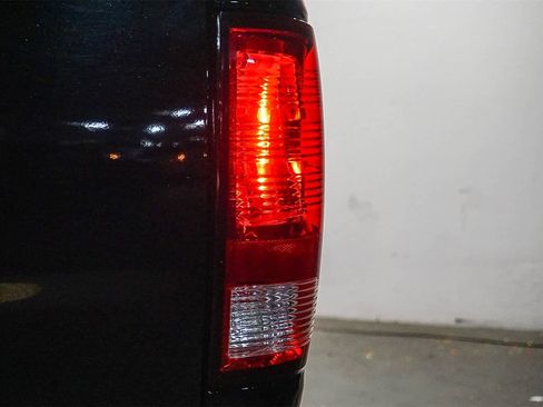 Used 2021 RAM 1500 Express image 10