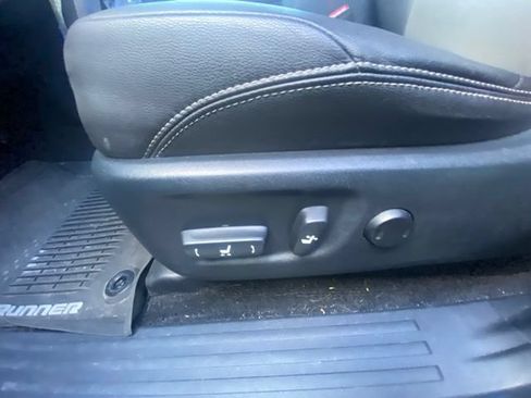 Used 2017 Toyota 4Runner SR5 Premium RWD image 15