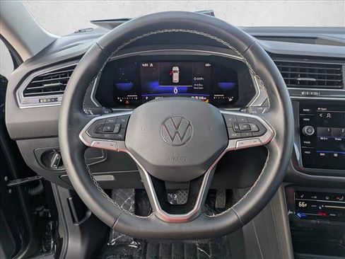 Used 2022 Volkswagen Tiguan SE image 18