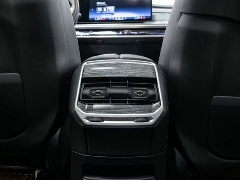 Used 2023 BMW 760i xDrive w/ Executive Package image 54