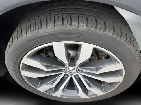 Used 2021 Volkswagen Tiguan SEL Premium R-Line image 3