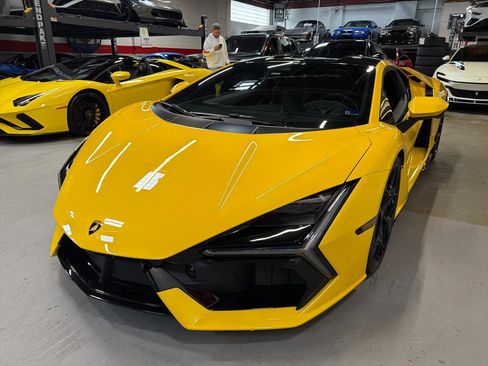 Used 2024 Lamborghini Revuelto AWD/4WD image 11